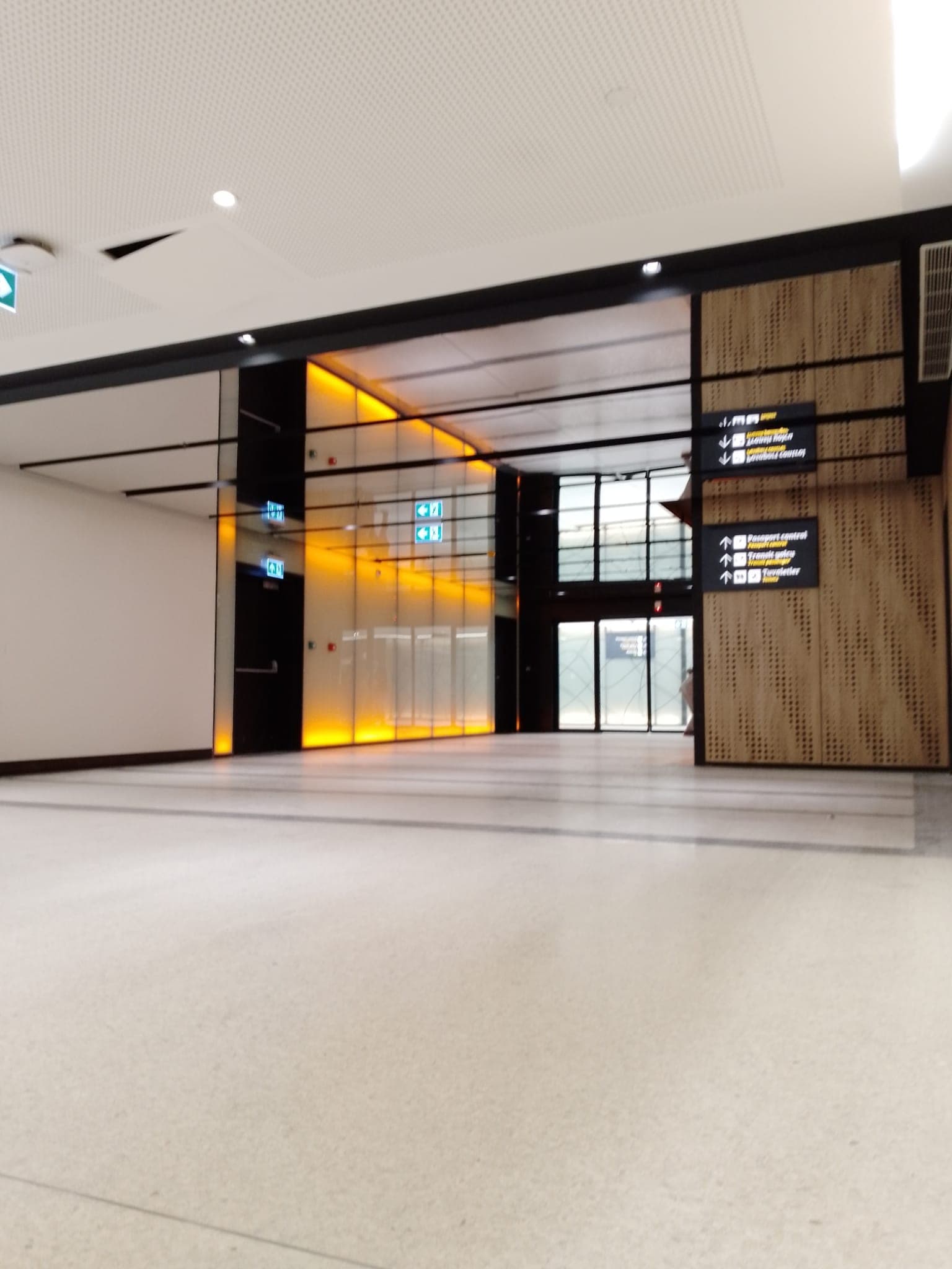Galataport terminal genel görünüm ayna gergi tavan