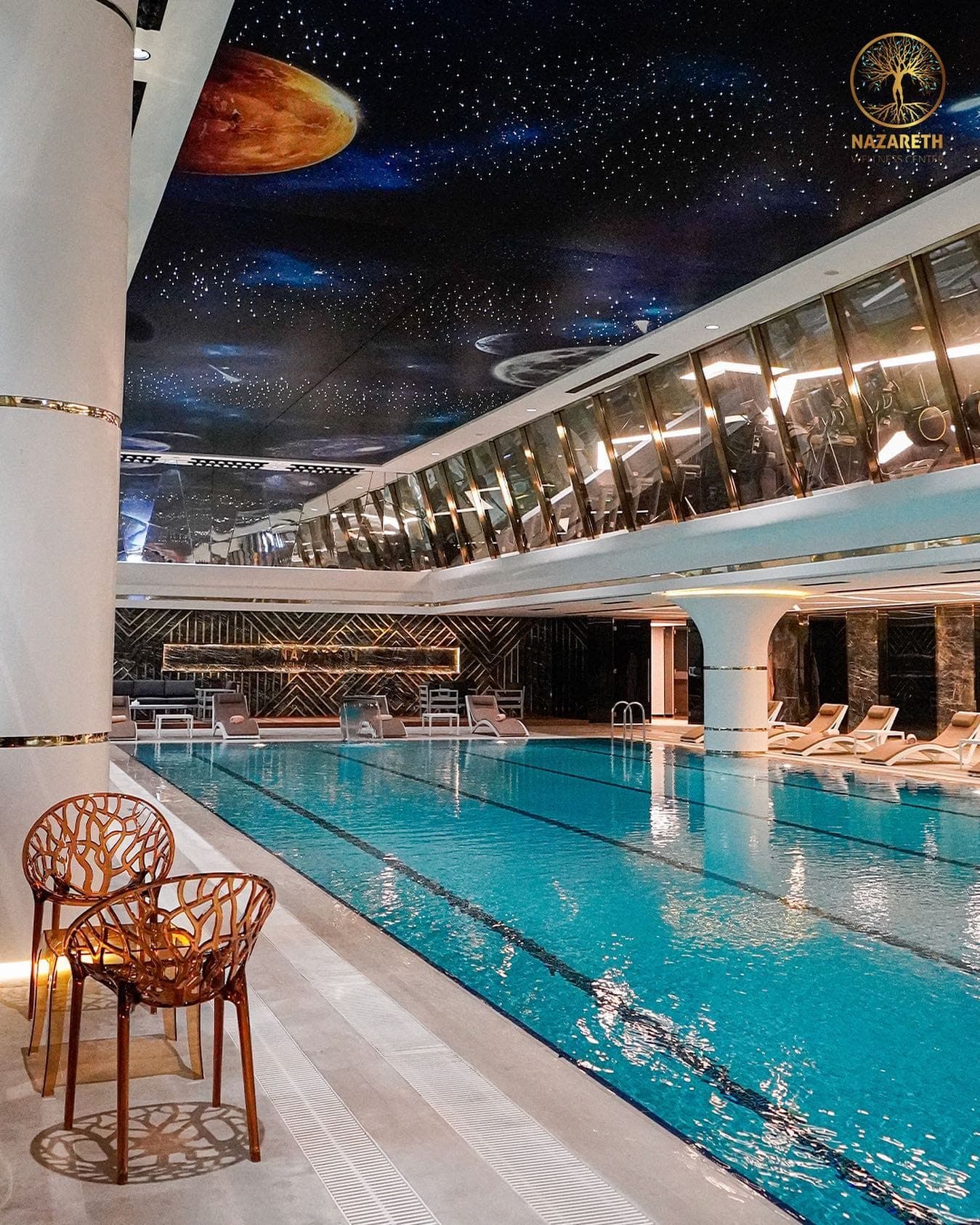 Nazareth Wellness Center havuzunda galaksi baskılı fiberoptik gergi tavan