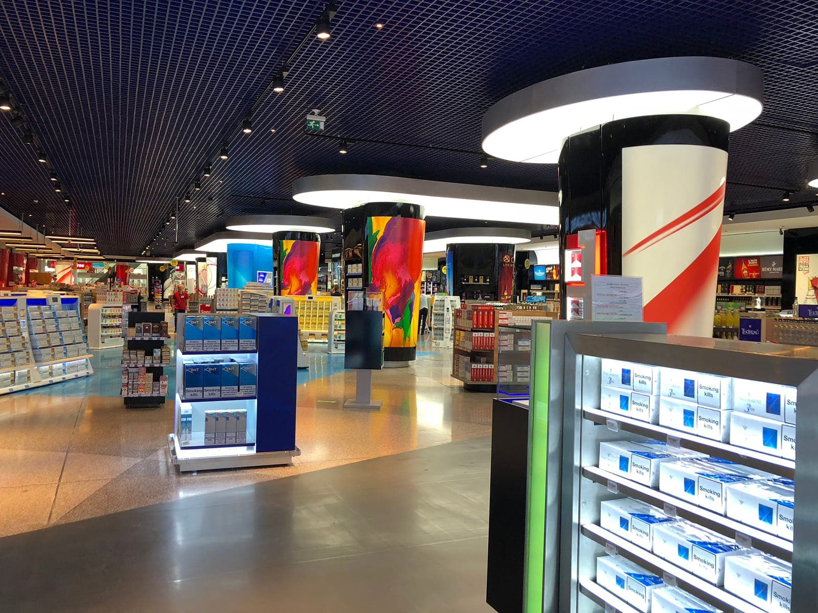 Setur Dutyfree mağazasında LED aydınlatmalı gergi tavan uygulaması