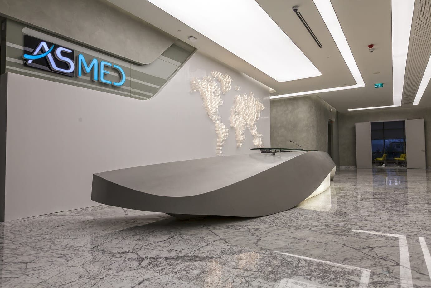 ASMED saç ekim kliniğinde translucent ışıklı gergi tavan ve LED aydınlatma
