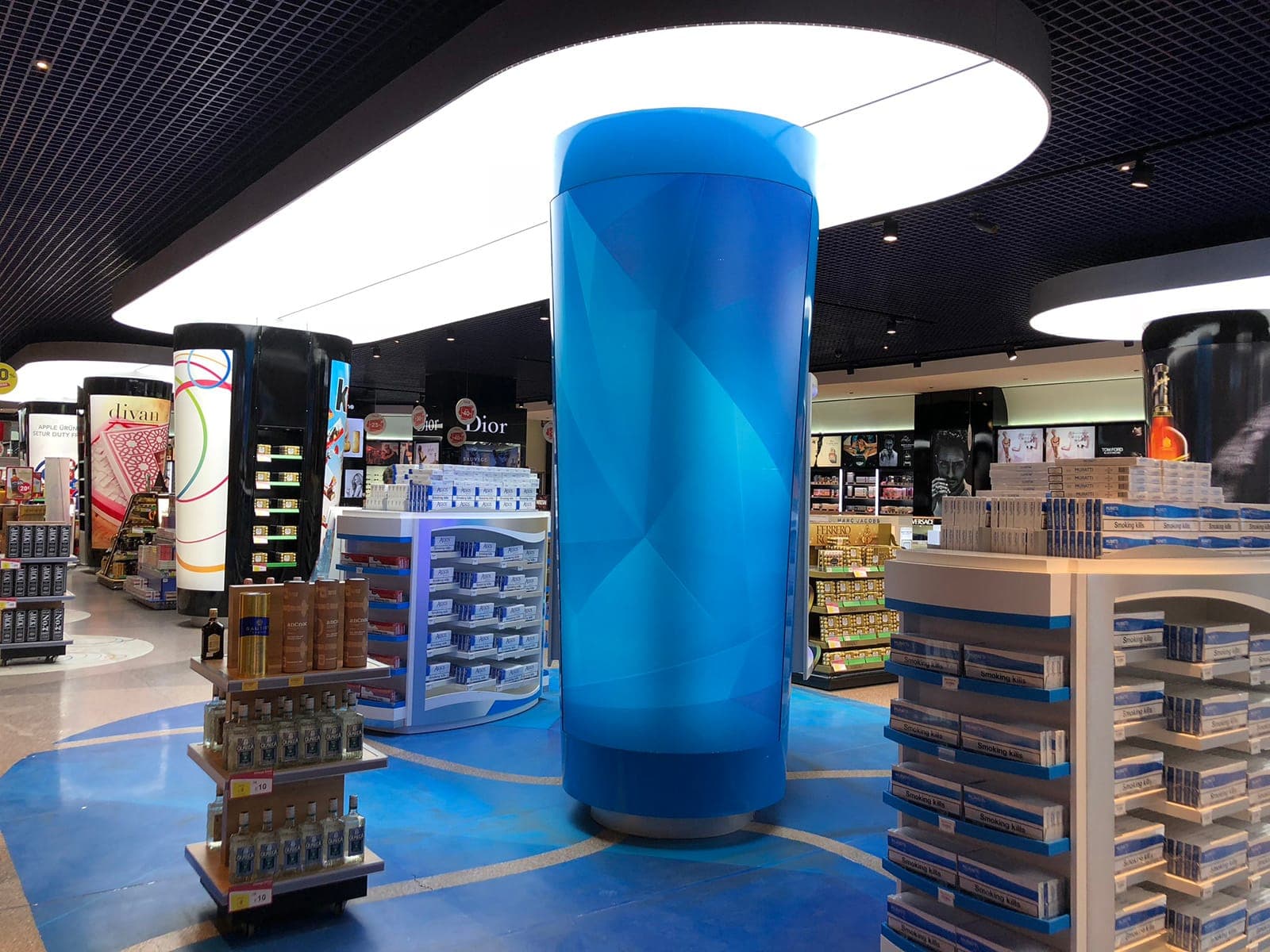 Setur Kapıkule Dutyfree mağazasında özel tasarım gergi tavan ve LED aydınlatma